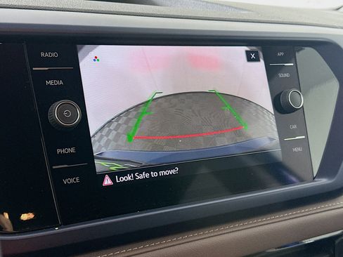 Used 2024 Volkswagen Taos SE image 22