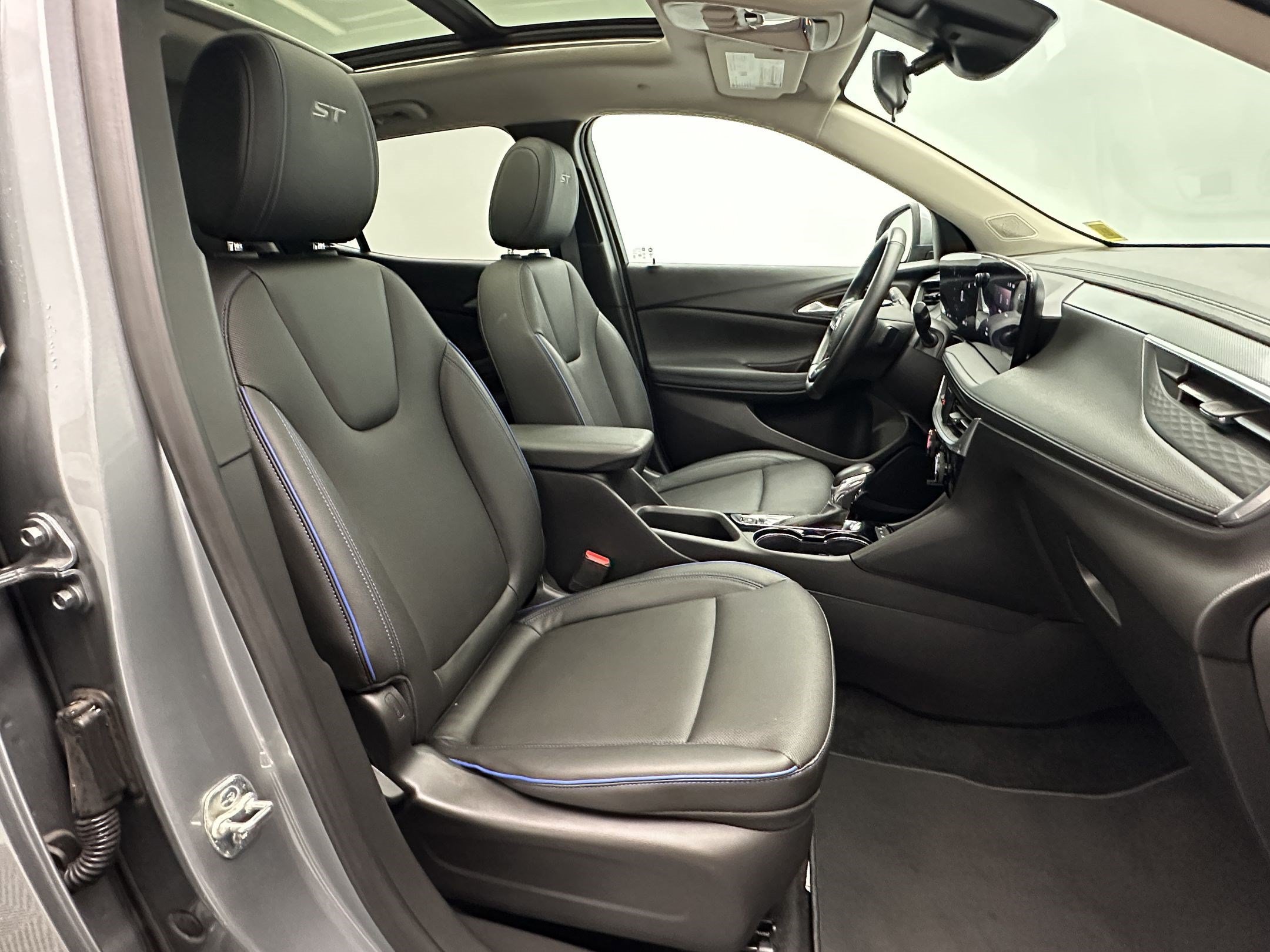 Certified 2025 Buick Encore GX Sport Touring w/ Experience Buick Package AWD/4WD image 25
