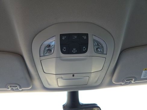 Used 2024 Chrysler Pacifica Touring-L image 13