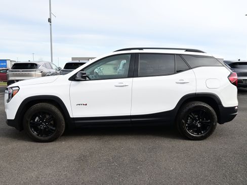 Used 2023 GMC Terrain AT4 image 5