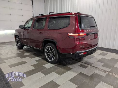 Used 2024 Jeep Wagoneer Series III w/ Premium Group I AWD/4WD image 2