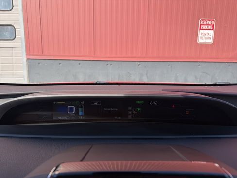 Used 2018 Toyota Prius Prime Premium image 18