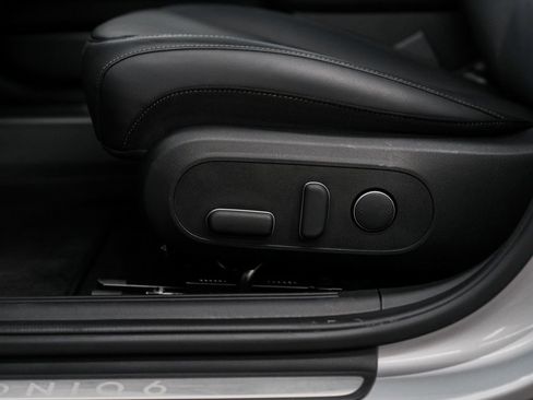 Used 2024 Hyundai Ioniq 6 Limited image 32