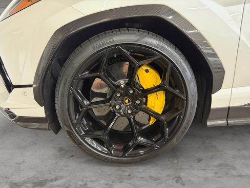 Used 2024 Lamborghini Urus Performante AWD/4WD image 23