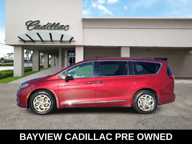 Used 2023 Chrysler Pacifica Limited FWD image 2