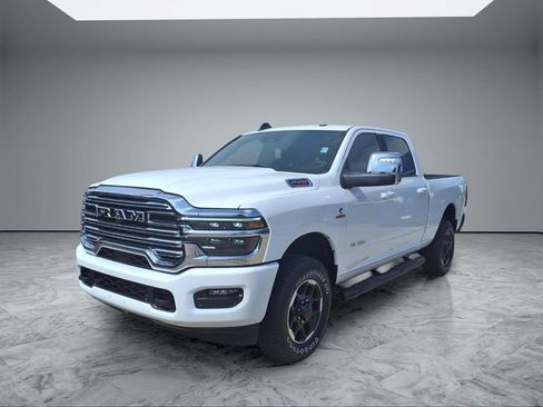 Used 2026 RAM 2500 Laramie AWD/4WD image 3
