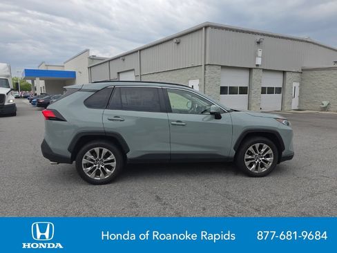 Used 2019 Toyota RAV4 XLE Premium FWD image 6