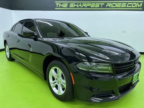 Used 2021 Dodge Charger SXT w/ Leather Interior Group RWD image 2
