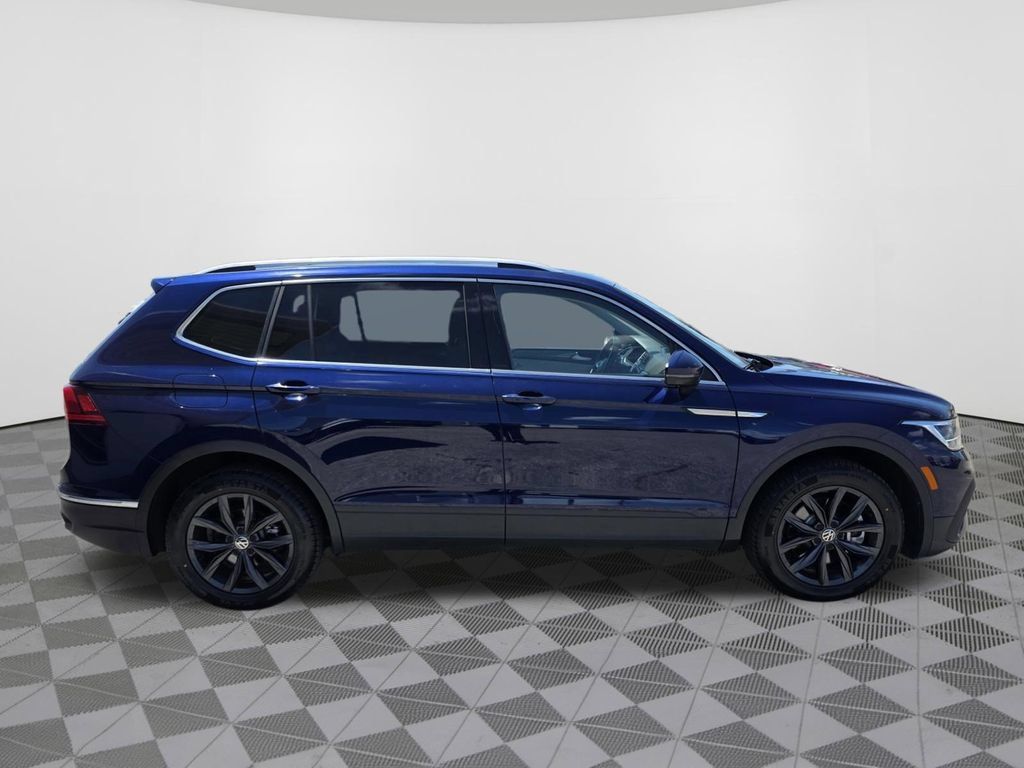 Used 2024 Volkswagen Tiguan SE FWD image 5