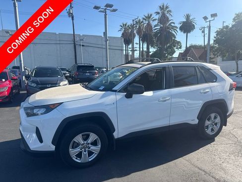 Used 2020 Toyota RAV4 LE w/ Carpet Mat Package AWD/4WD image 8