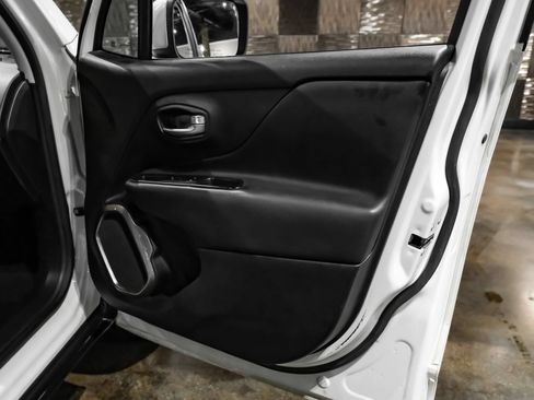Used 2018 Jeep Renegade Limited w/ Advanced Technology Group AWD/4WD image 41