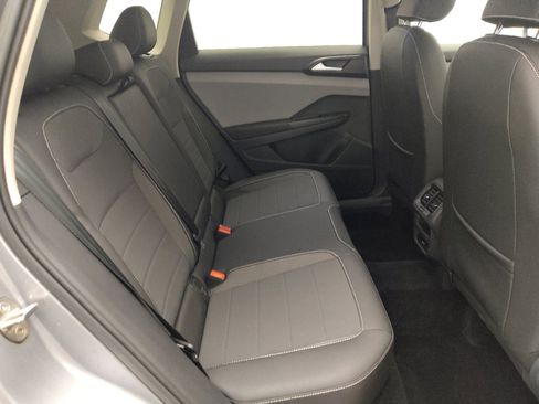 Used 2023 Volkswagen Taos SE w/ Panoramic Sunroof Package FWD image 19