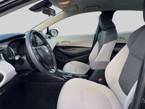 Used 2022 Toyota Corolla LE image 19