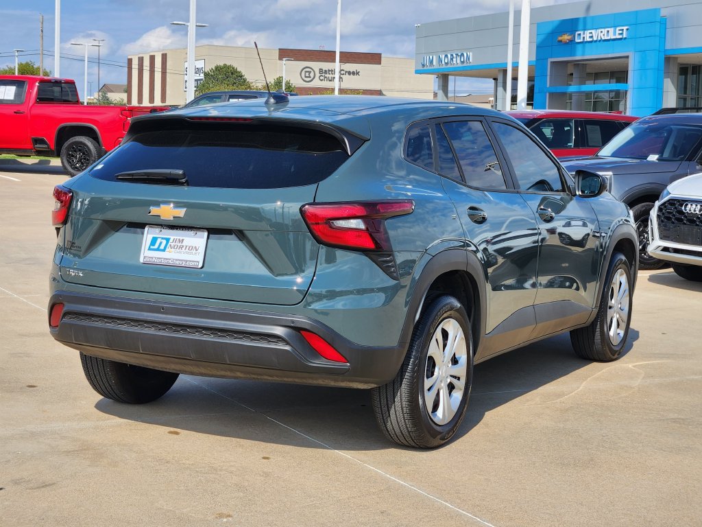 Used 2026 Chevrolet Trax LS w/ Driver Confidence Package FWD image 5