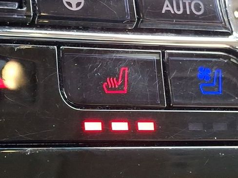 Used 2021 Lincoln Corsair AWD w/ Premium Package image 25