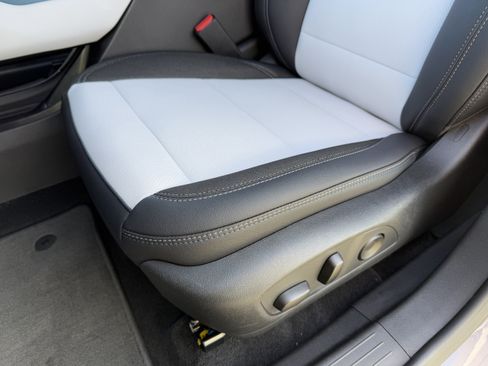 New 2026 Chevrolet Equinox EV LT image 11