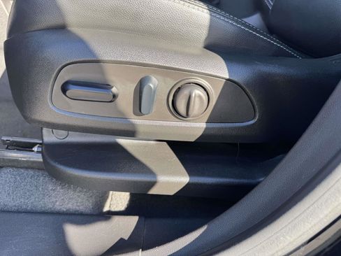 Used 2023 GMC Terrain SLT image 16