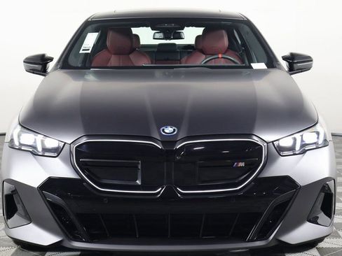 Used 2025 BMW i5 M60 w/ Premium Package image 2