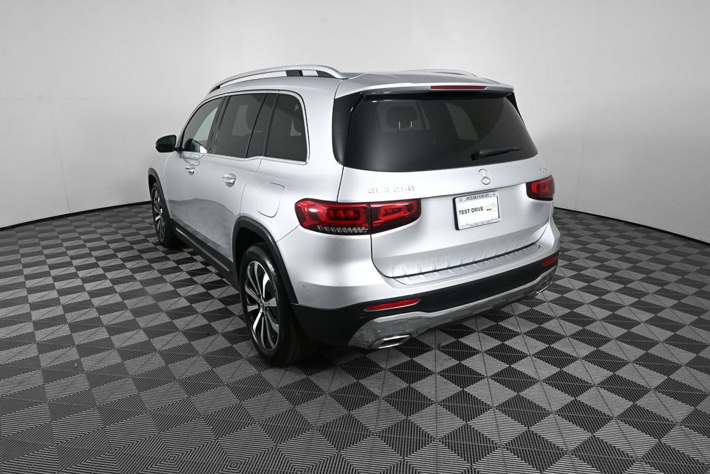 Certified 2023 Mercedes-Benz GLB 250 4MATIC image 4