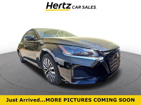 Used 2025 Nissan Altima 2.5 SV image 1