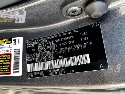 Used 2025 Toyota Sienna XLE image 37