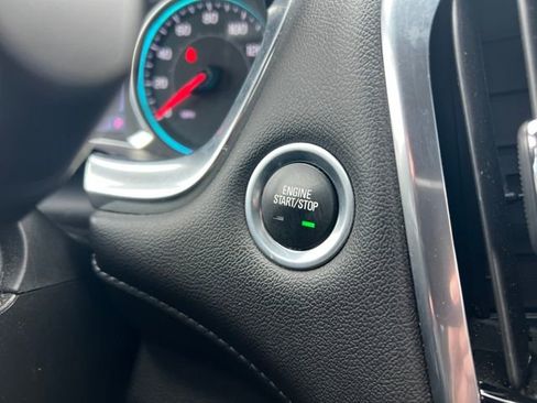 Used 2022 Chevrolet Traverse LT image 32