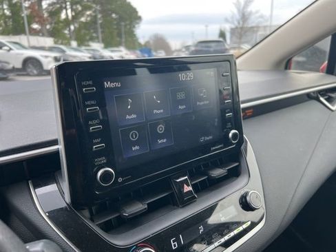 Used 2021 Toyota Corolla LE image 10