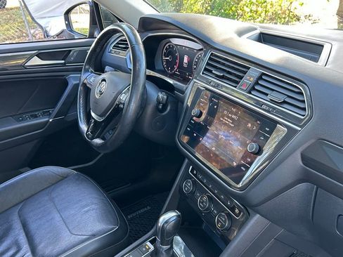 Used 2018 Volkswagen Tiguan SEL Premium image 43