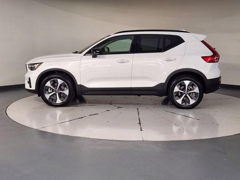 Certified 2026 Volvo XC40 B5 Plus AWD/4WD image 5
