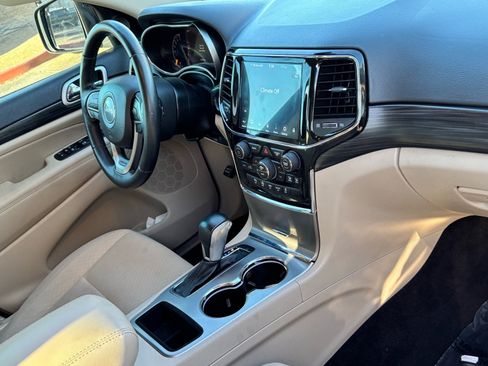 Used 2022 Jeep Grand Cherokee Laredo E image 11