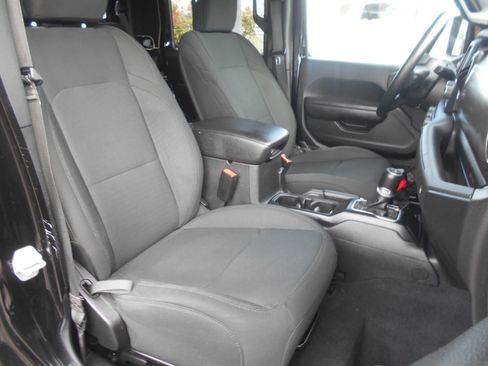 Used 2020 Jeep Gladiator Sport w/ Quick Order Package 24S image 10