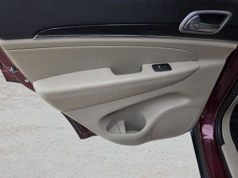 Used 2020 Jeep Grand Cherokee Limited image 30