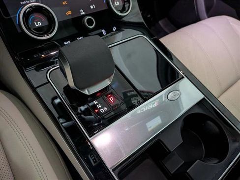 Used 2022 Land Rover Range Rover Velar R-Dynamic S image 13