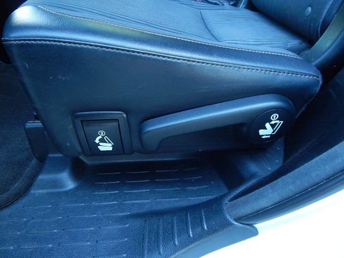 Used 2015 Toyota Highlander Plus FWD image 29