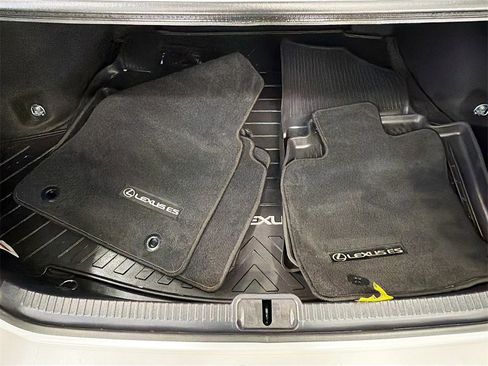 Used 2024 Lexus ES 300h w/ Accessory Package (Z2) image 27