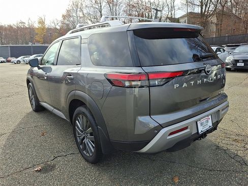 Certified 2025 Nissan Pathfinder SL w/ SL Premium Package image 5