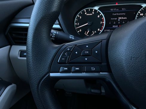 Used 2025 Nissan Altima 2.5 SV image 32