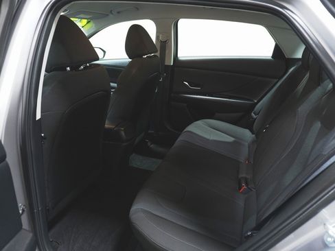 Certified 2023 Hyundai Elantra SE image 12