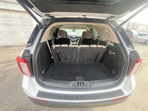 Used 2023 Ford Explorer XLT image 23