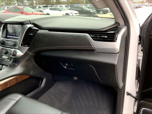 Used 2020 Chevrolet Suburban LT image 19