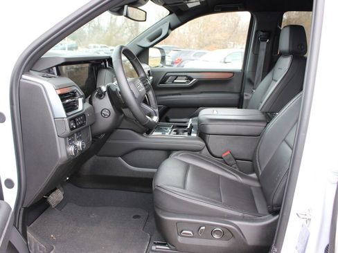 Used 2025 GMC Yukon Denali image 24