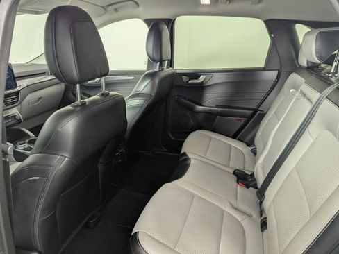 Used 2023 Ford Escape SE image 17