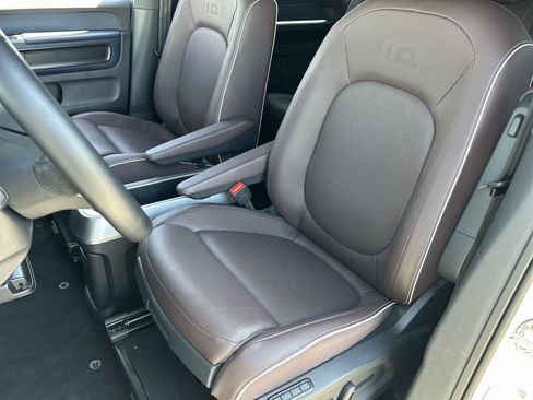 Used 2025 Volkswagen ID. Buzz Pro S RWD image 19