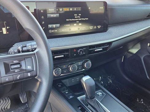 Used 2025 Nissan Kicks SV image 14