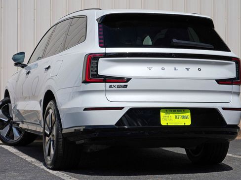 Used 2025 Volvo EX90 Plus AWD/4WD image 5