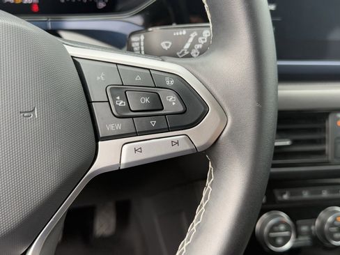 Used 2024 Volkswagen Taos SE image 16