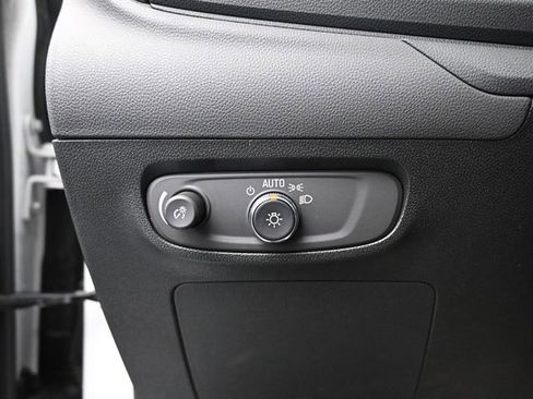 Used 2025 Buick Encore GX Preferred image 17