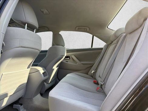 Used 2011 Toyota Camry LE image 19