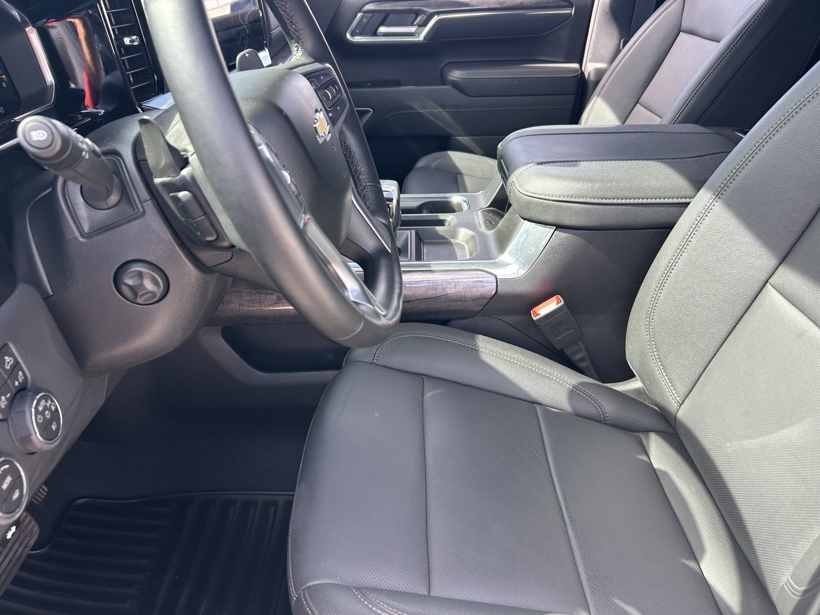 Certified 2026 Chevrolet Silverado 1500 LTZ AWD/4WD image 13