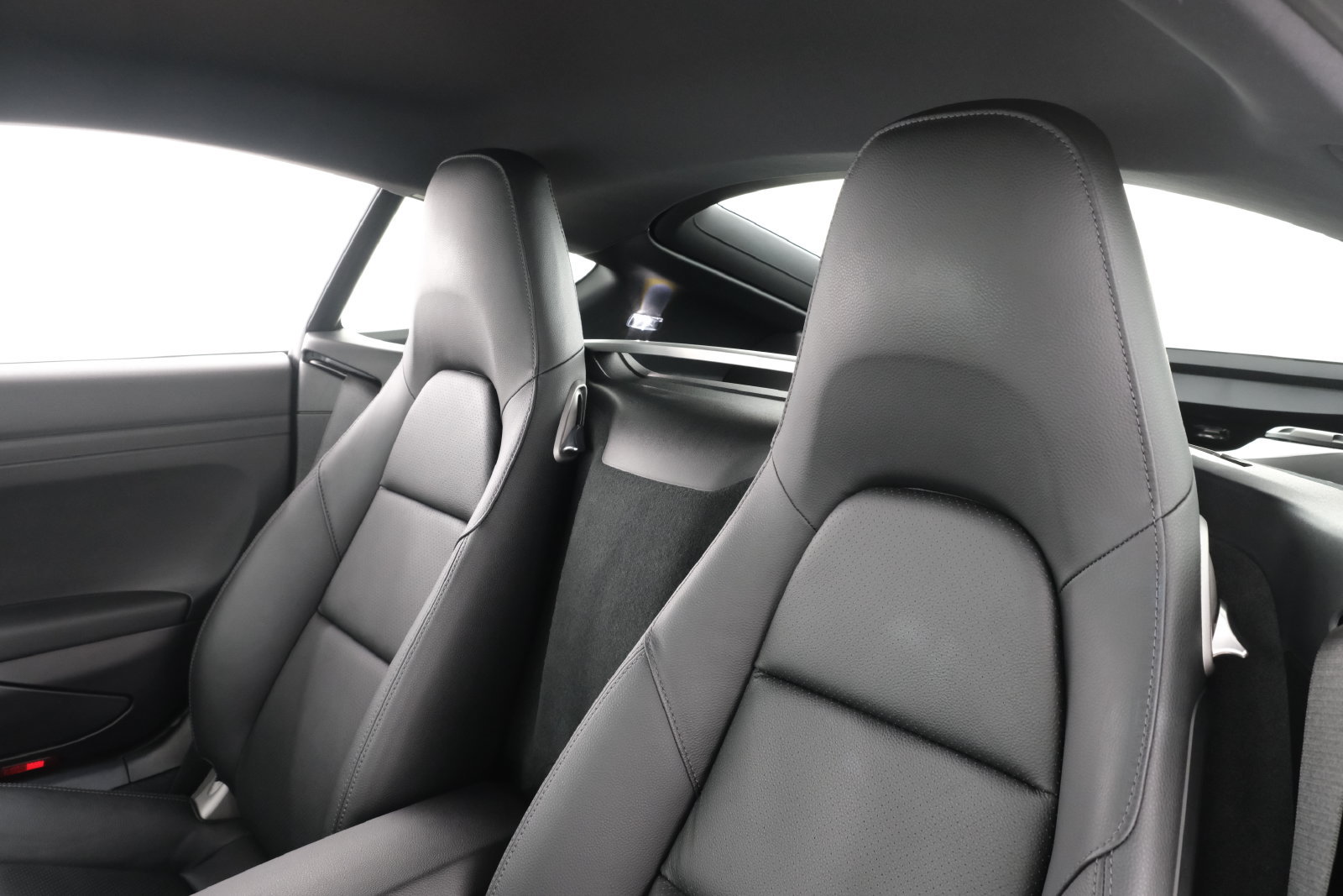 Used 2021 Porsche 718 Cayman RWD image 27